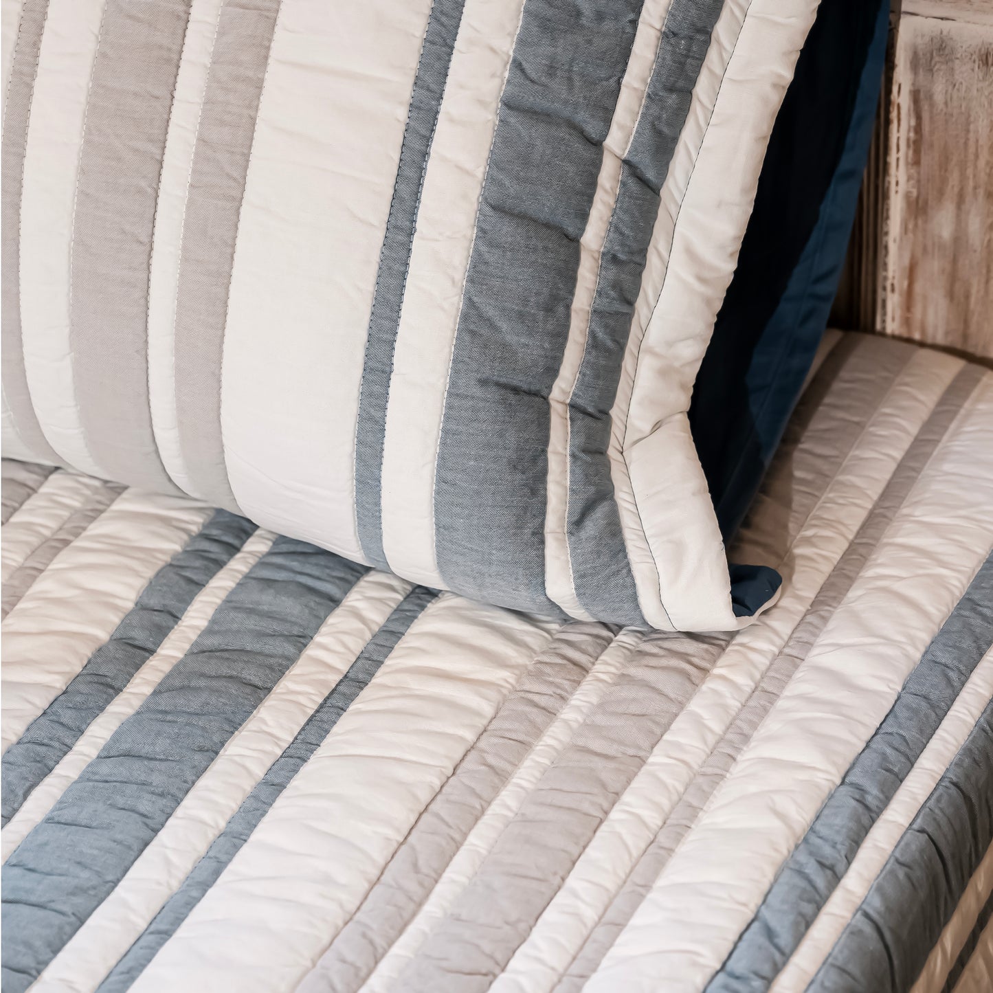 Streaks BEDDING SET (3 PIECE SET)