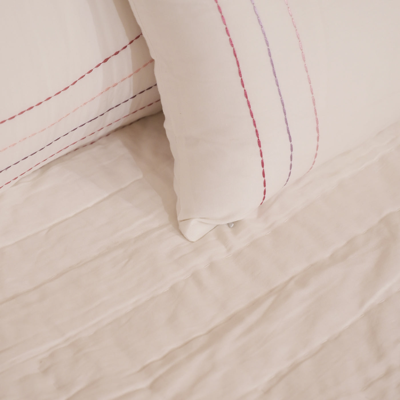 Heirloom Dreams BEDDING SET (4 PIECE SET)