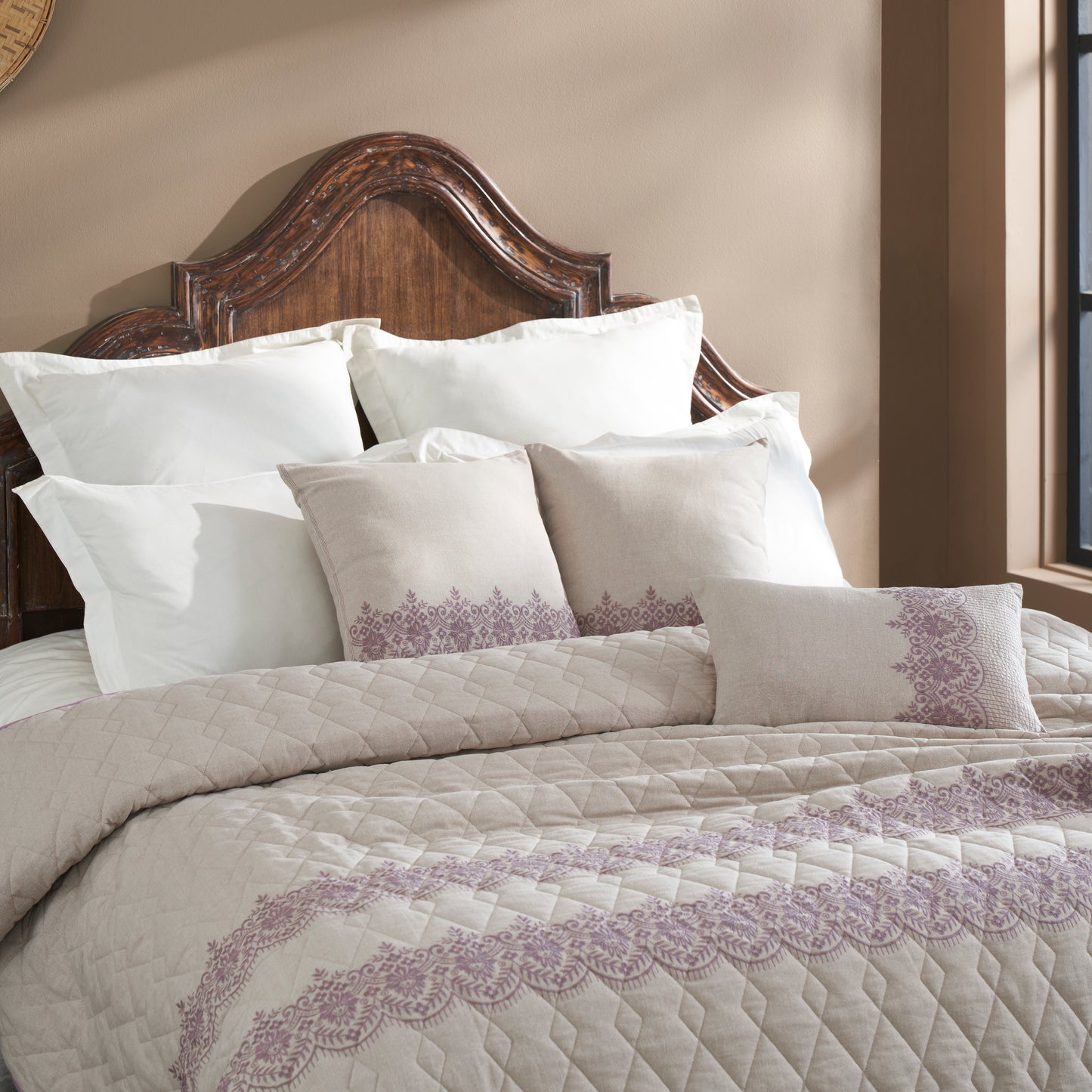 Tarpo Embroidered Bedding Se