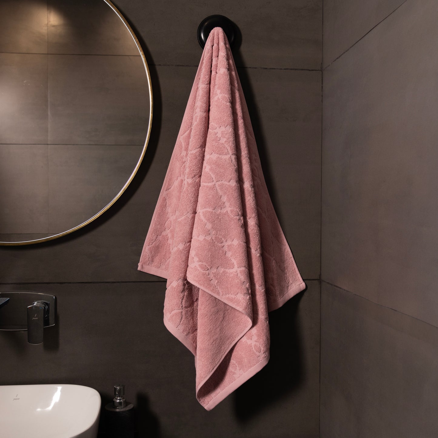 FORM PINK - 1 BATH TOWEL