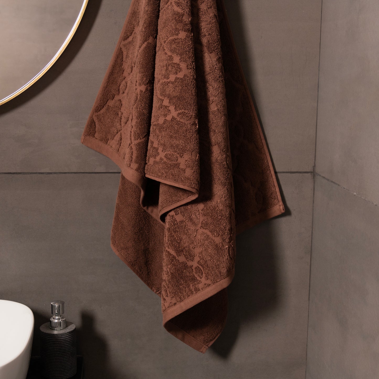 FORM BROWN - 1 BATH TOWEL