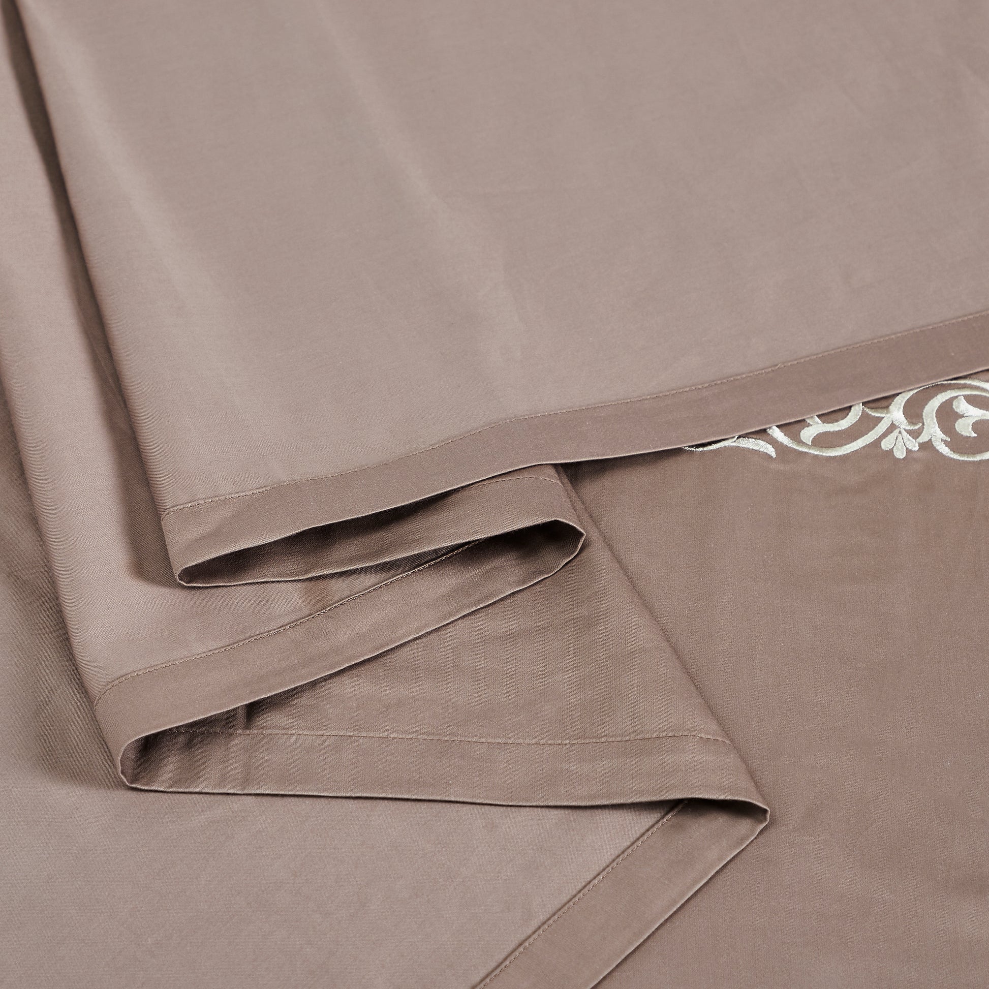 Barrow Embroidered Bedsheet Set | Houmn