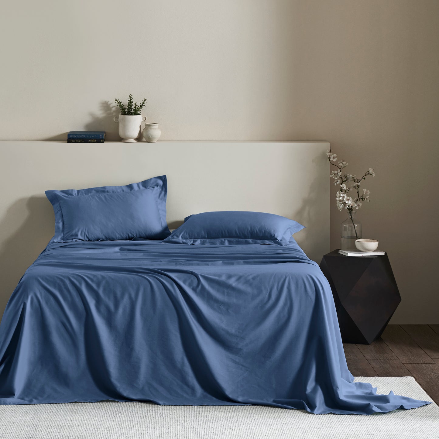 FEATHER STITCH PLAIN BEDSHEET - 300TC