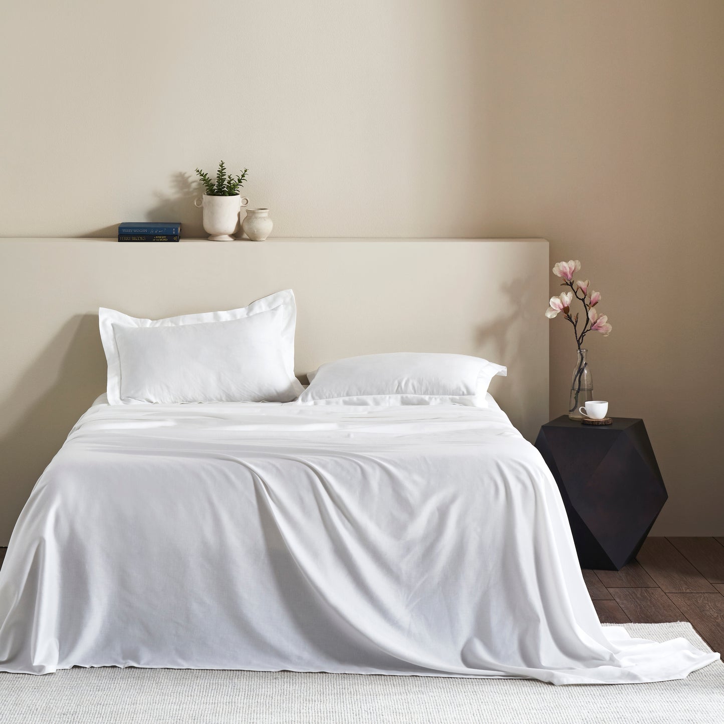 FEATHER STITCH PLAIN BEDSHEET - 300TC