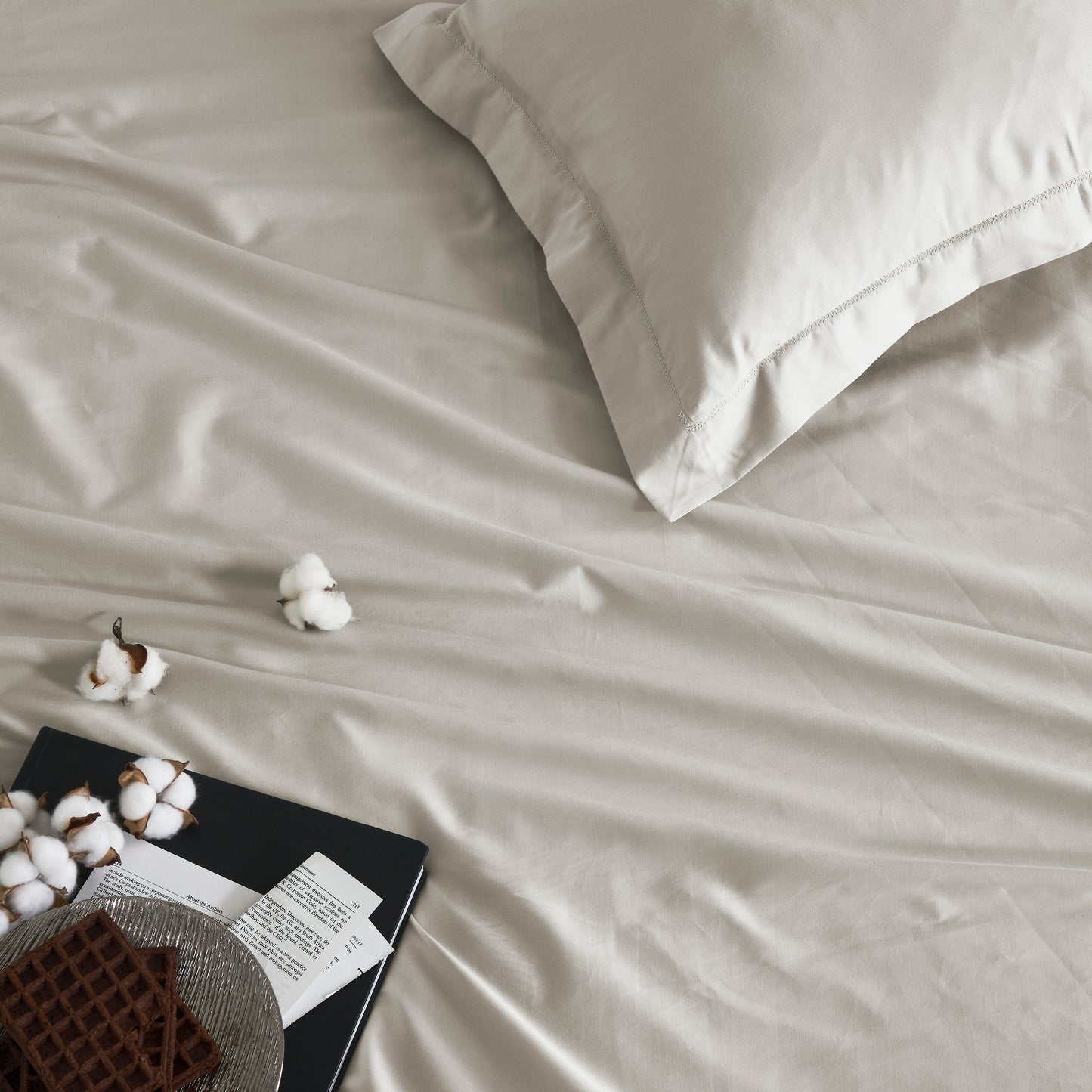 FEATHER STITCH PLAIN BEDSHEET - 300TC