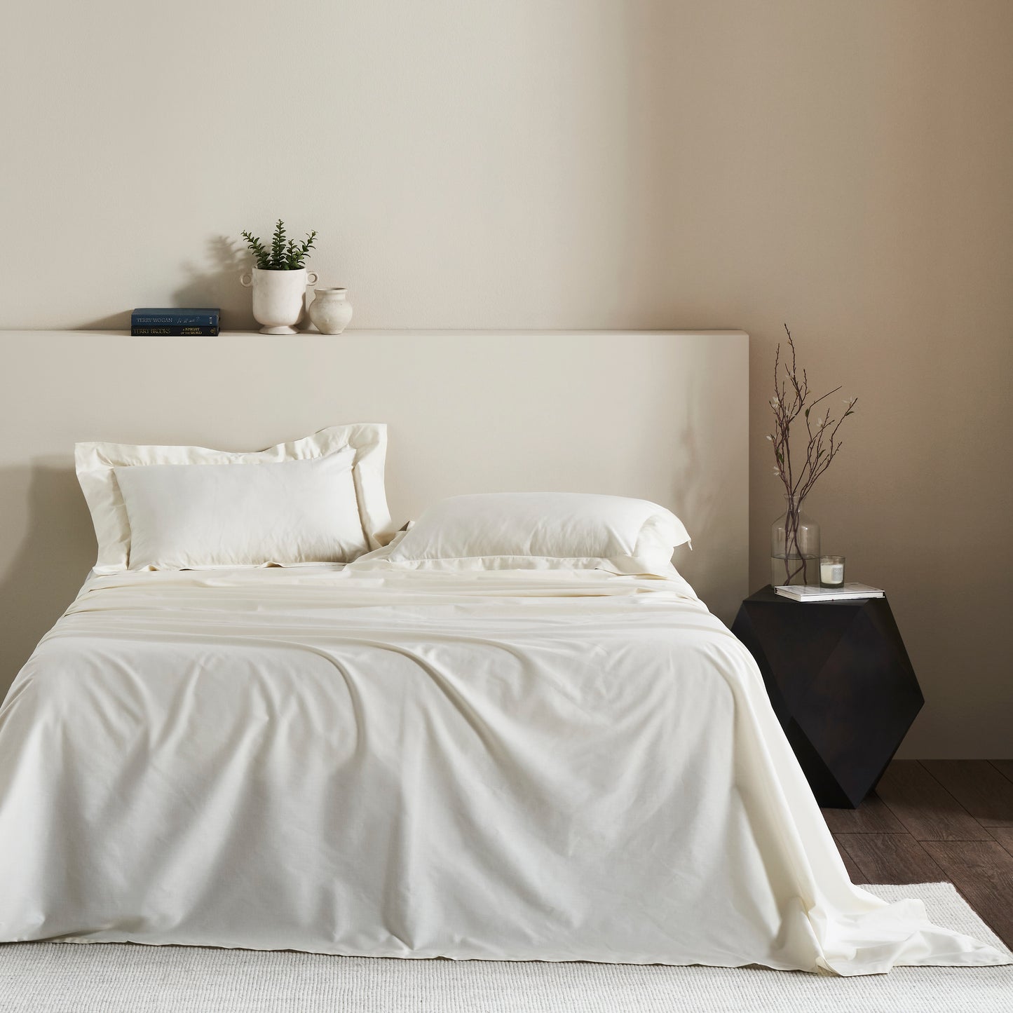 FEATHER STITCH PLAIN BEDSHEET - 300TC