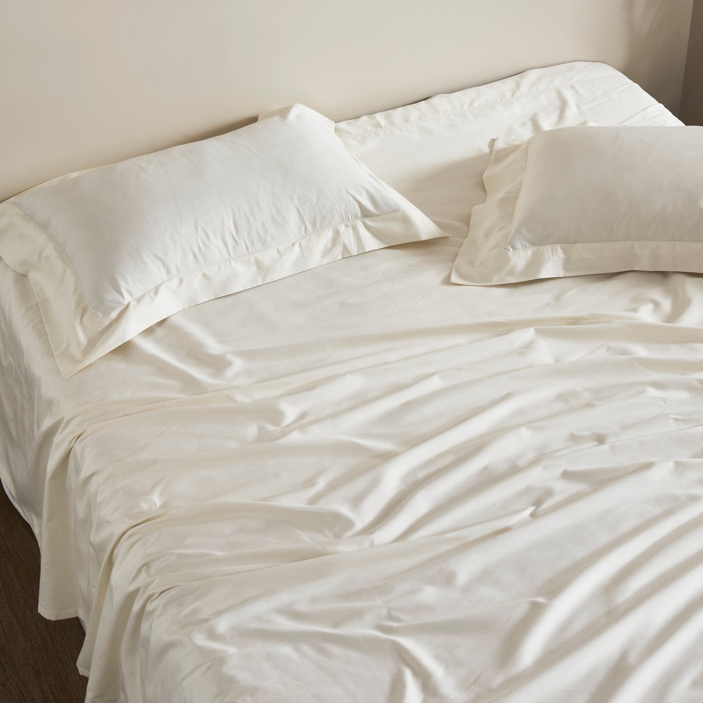 FEATHER STITCH PLAIN BEDSHEET - 300TC