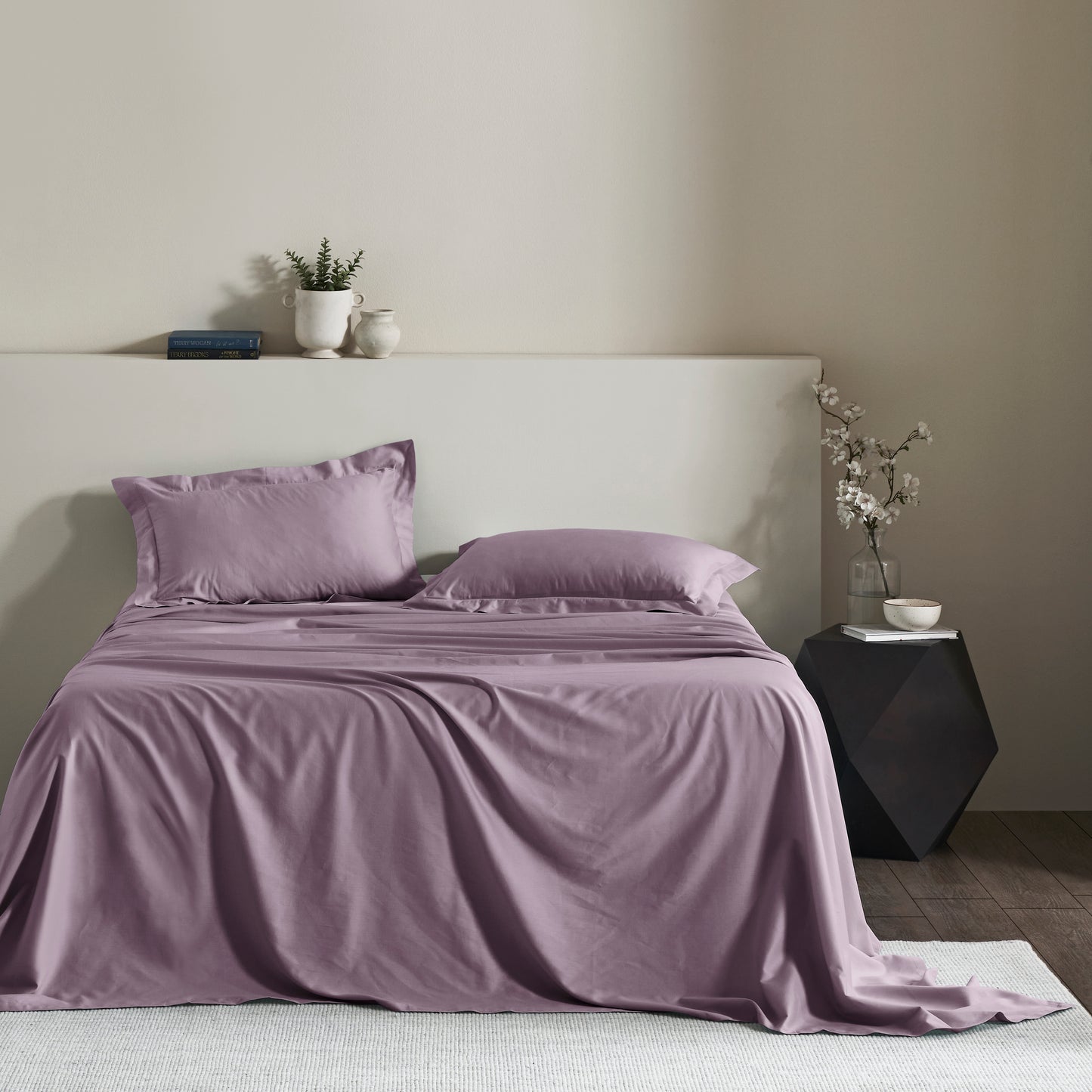 FEATHER STITCH PLAIN BEDSHEET - 300TC