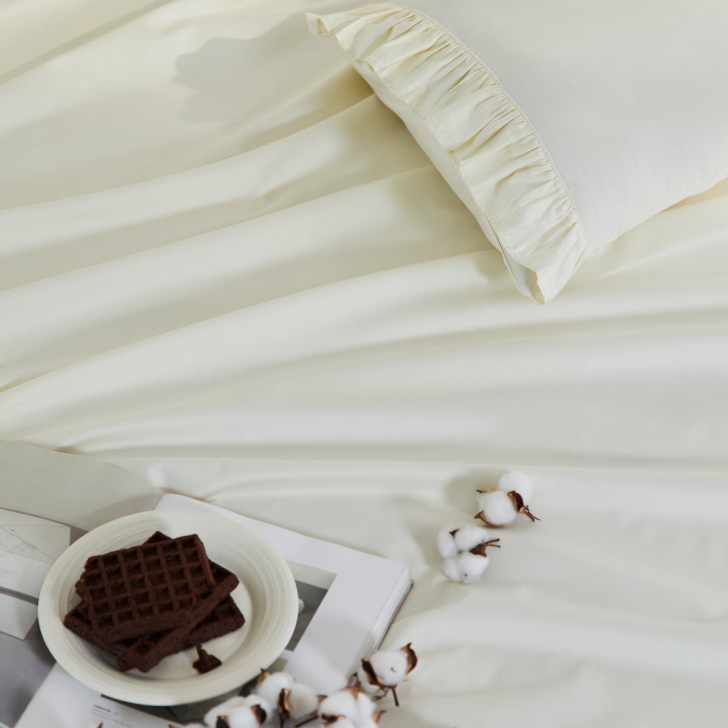 RUFFLE PLAIN BEDSHEET - 400TC
