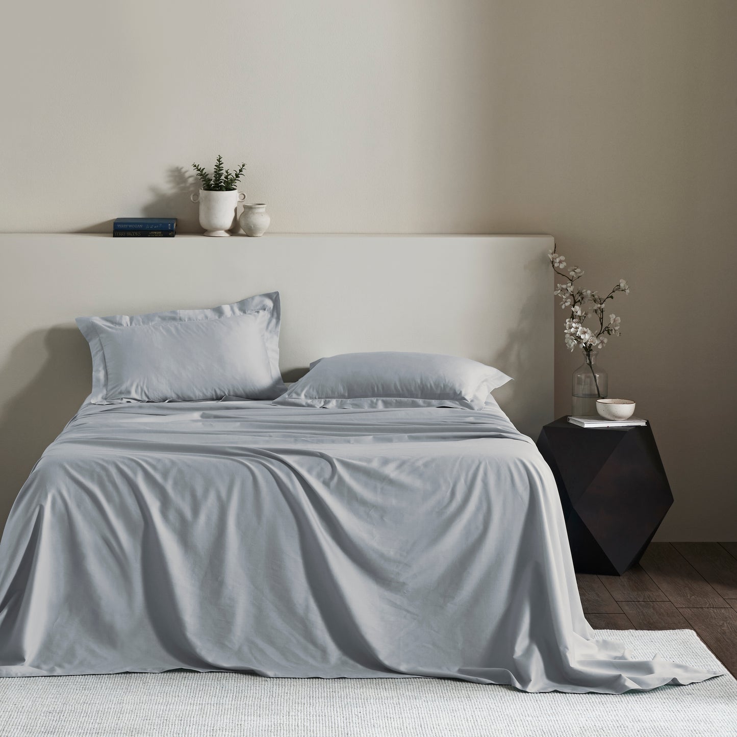 FEATHER STITCH PLAIN BEDSHEET - 300TC