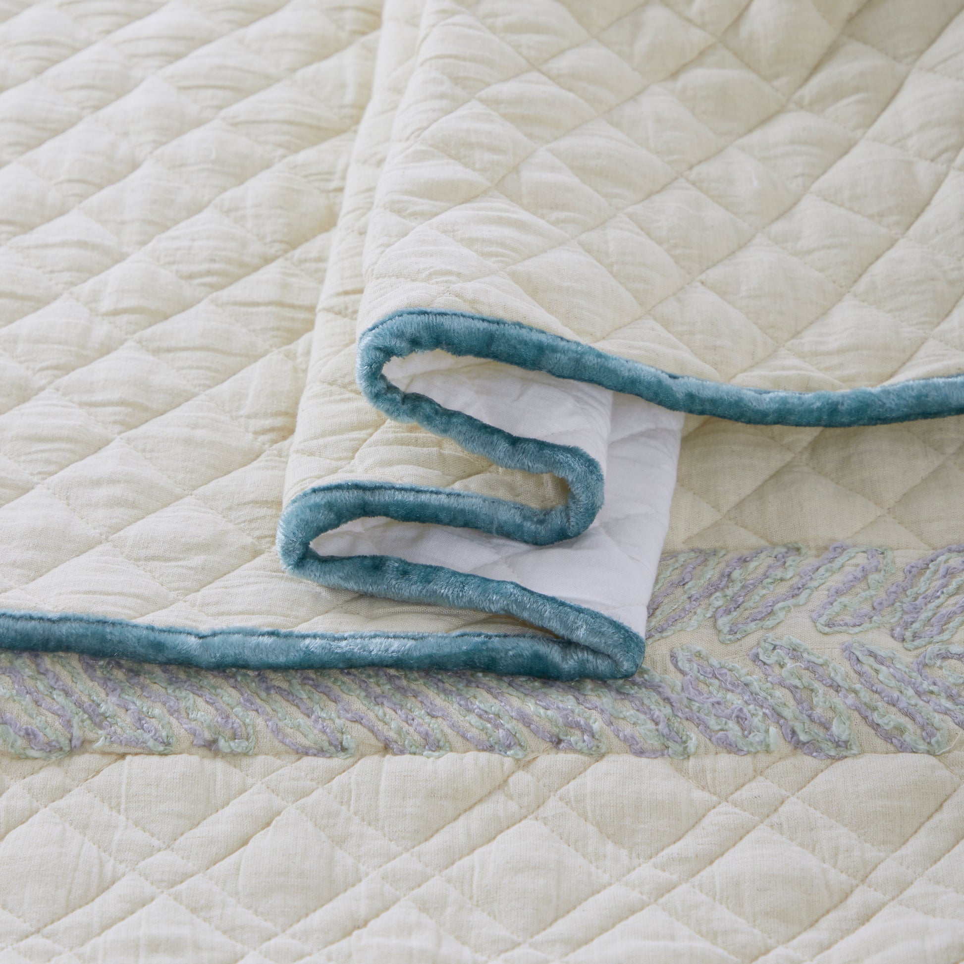 Arturia Quilted Bedding Set